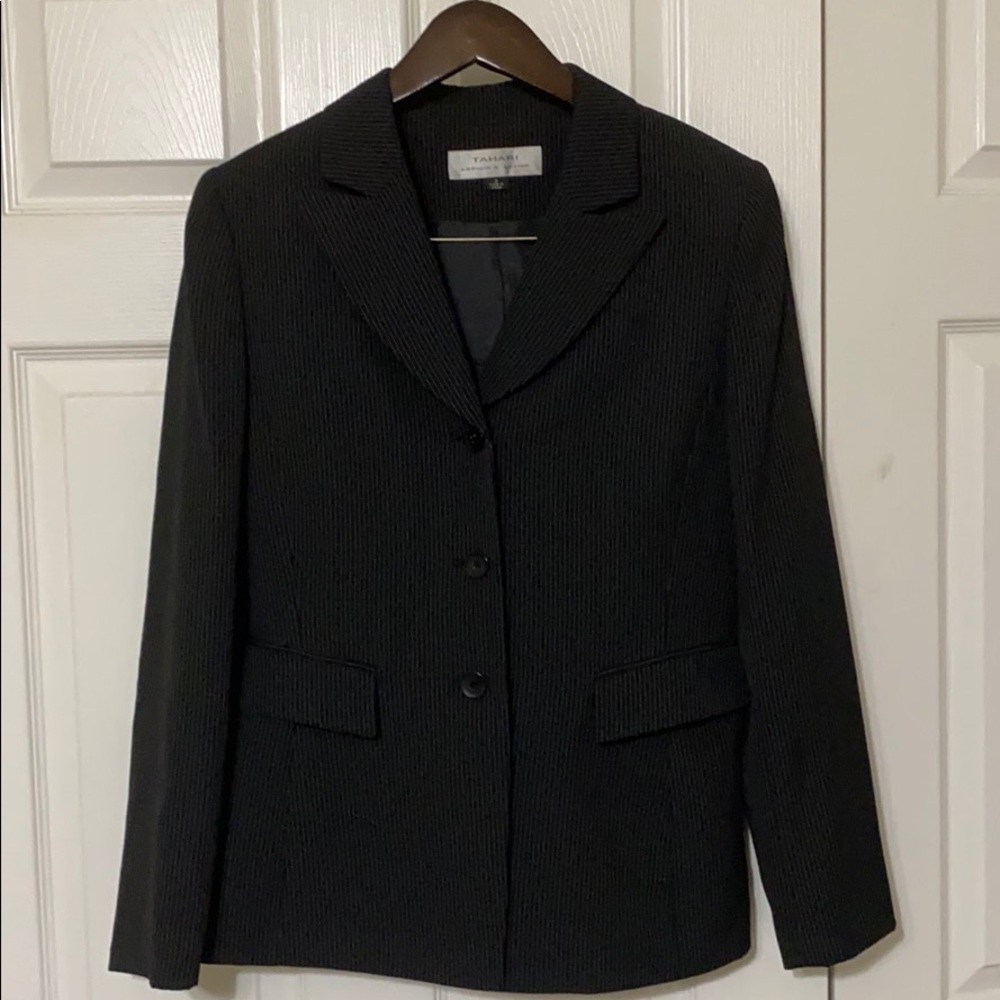 TAHARI by Arthur S. Levine Blazer
